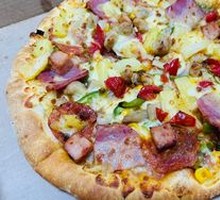 Premium Deluxe Pizza