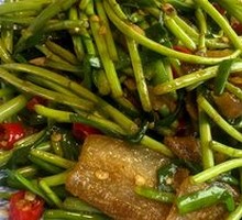 Stir-fried Wormwood with Preserved Pork