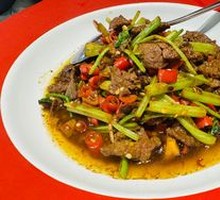 Stir-Fried Beef with Yellow Onion