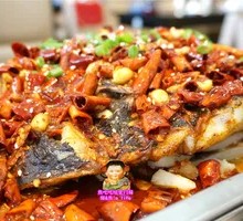 Garlic-Flavored Grilled Fish by the River