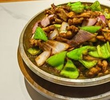 Black Pepper Beef in Stone Pot