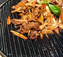 Dadong Scallion Beef Stir-Fry