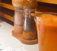 Freshly Squeezed Carrot Apple Juice