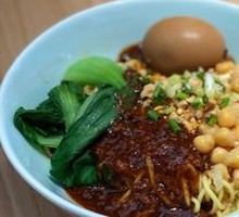Spicy Pork Sauce Noodles with Peas
