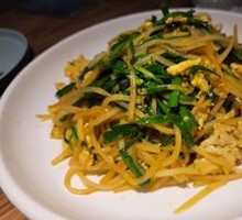 Stir-fried egg with potato strips