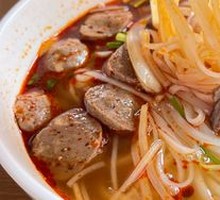 Spicy Sour Beef Noodles