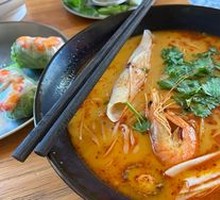 Tom Yum Goong Family Feast