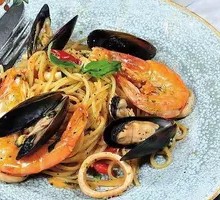 Garlic Spicy Seafood Pasta