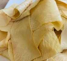 Oil-soaked tofu skin