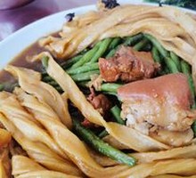 Pork Ribs with Green Beans and Cornbread Dumplings