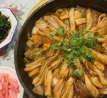 Iron Pot Fish with Steamed Buns