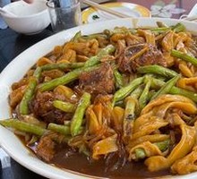 Stewed String Beans with Spare Ribs and Steamed Buns