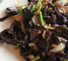 Stir-fried Pork with Red Mushrooms