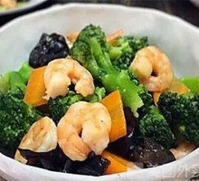 Bamboo-Shaped Shrimp with Wood Ear Mushrooms