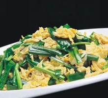 Stir-fried eggs with chives