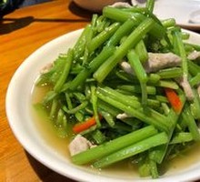 Stir-fried pork strips with water celery