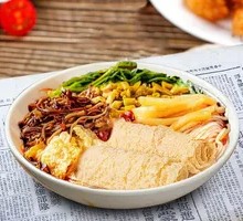 Crackling Rolls with Snail Noodles