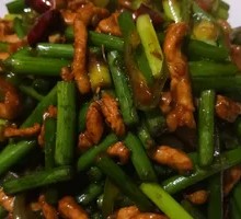 Garlic Shoots with Shredded Pork Rice