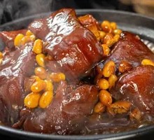 Braised Pig's Feet with Soybeans