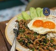 黄天鹅流心蛋打抛猪肉碎饭