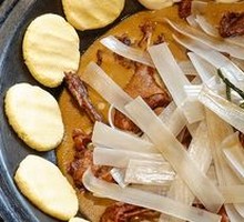 Stewed Goose in Iron Pot