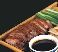 Pancake-wrapped pork knuckle