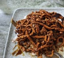 Beijing-style Sweet Soy Sauce Shredded Pork Rice