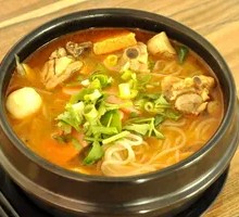 Braised Chicken and Rice Noodles