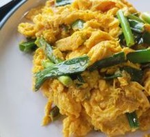 Scallion stir-fried with farm eggs