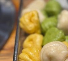 Flower-shaped steamed bun