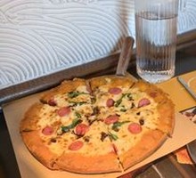 Grilled Beef Golden Pizza