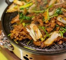 Beijing-style Grilled Meat on Iron Skillet