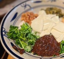 Tofu pudding rice noodles