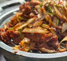 Beijing-style Lamb Skewers Grilled on Iron Plate