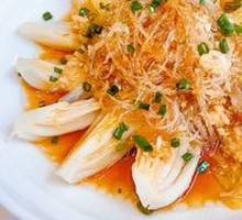 Steamed Baby Bok Choy with Garlic and Rice Noodles