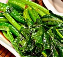 Steamed Bok Choy in White Sauce