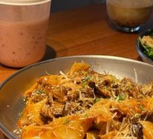 Thick Noodles with Rich Beef Sauce