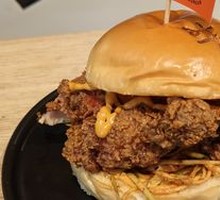 2024 Beijing Burger Festival Hit: Awah Sour Mango Fried Chicken Burger