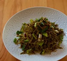 Cold-mixed wild sow thistle