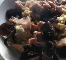 Sour Stir-Fried Egg with Wood Ear Mushrooms