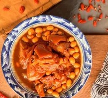 Braised Pork Tendons with Soybeans