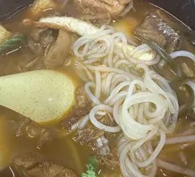 Braised Chicken and Rice Noodles