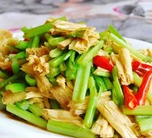 Stir-fried Tofu Skin with Meat