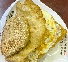 Sesame flatbread with egg and fried dough