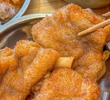 Braised Pig's Feet with Crispy Skin