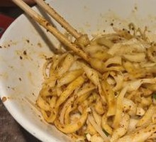 Spicy Oil-Poured Knife-Cut Noodles