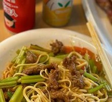 Stir-Fried Yellow Beef Noodles