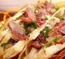 Meat Stew with Two Kinds of Flatbread