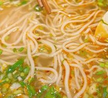 Beef Noodle Soup with Large Bones