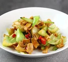 Stir-fried Cabbage Stem with Pork Cracklings